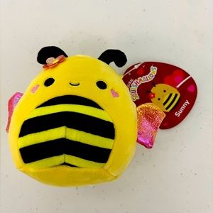 Sunny the Bee Valentine Squishmallow